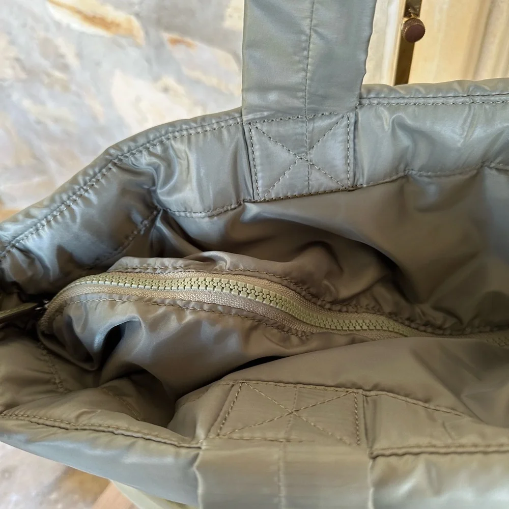 Michael Kors Rae quilted tote bag army graphic - Picture 8 of 11